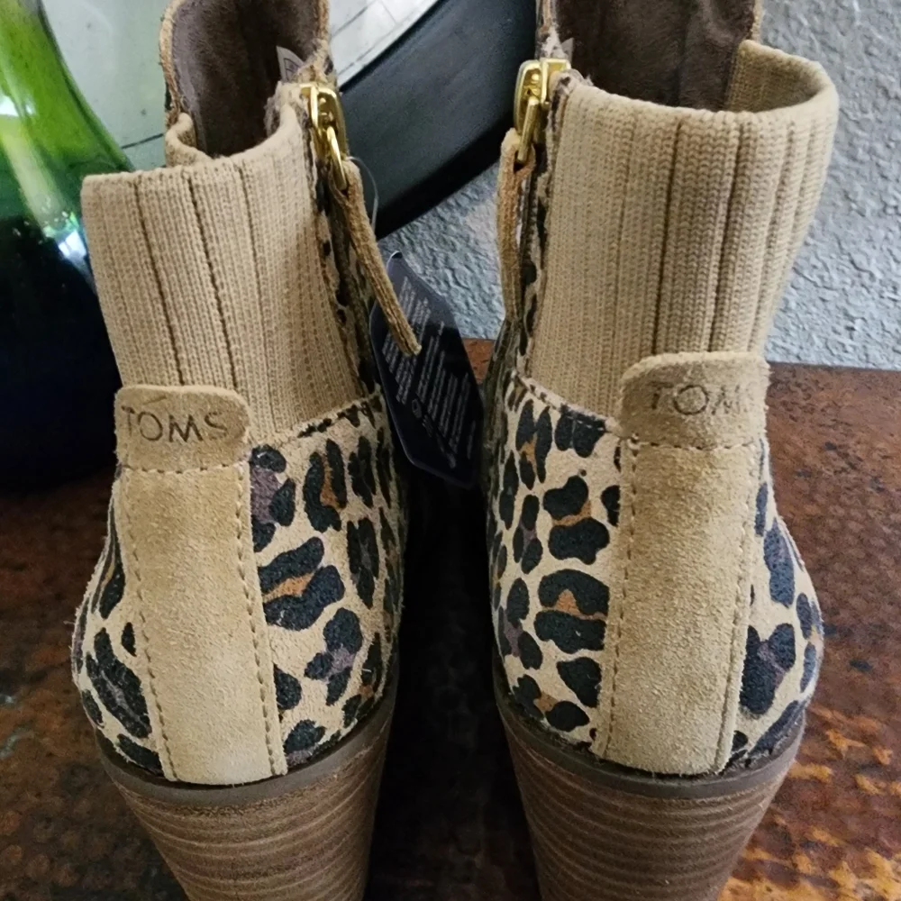 TOMS Sadie Suede Wedge in Leopard